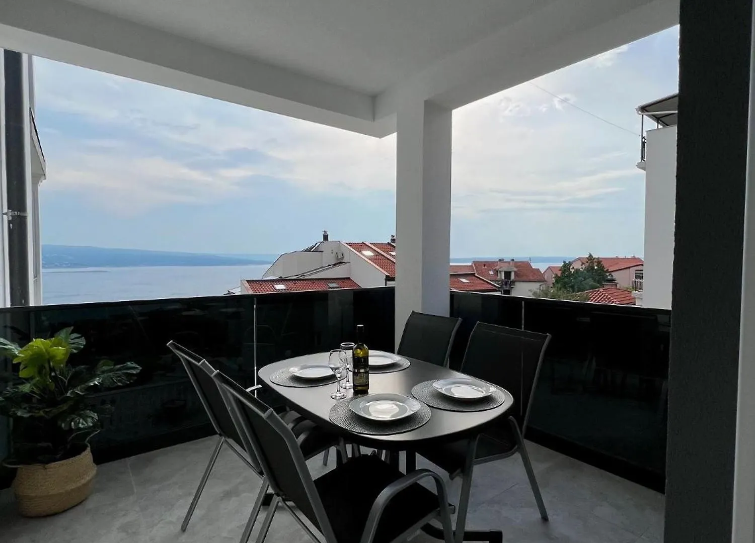 Appartement Mit Privater Terrasse Und Meerblick Crikvenica Croatia