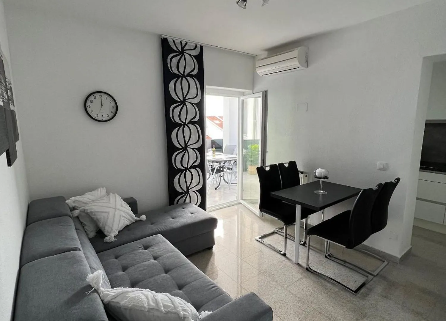 Appartement Mit Privater Terrasse Und Meerblick Crikvenica Apartment